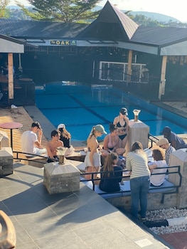 netluna villa hotel and tours