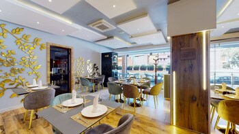 kingdom luxury hotel