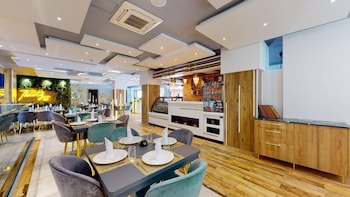 kingdom luxury hotel