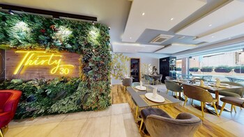 kingdom luxury hotel
