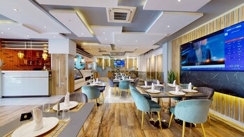 kingdom luxury hotel