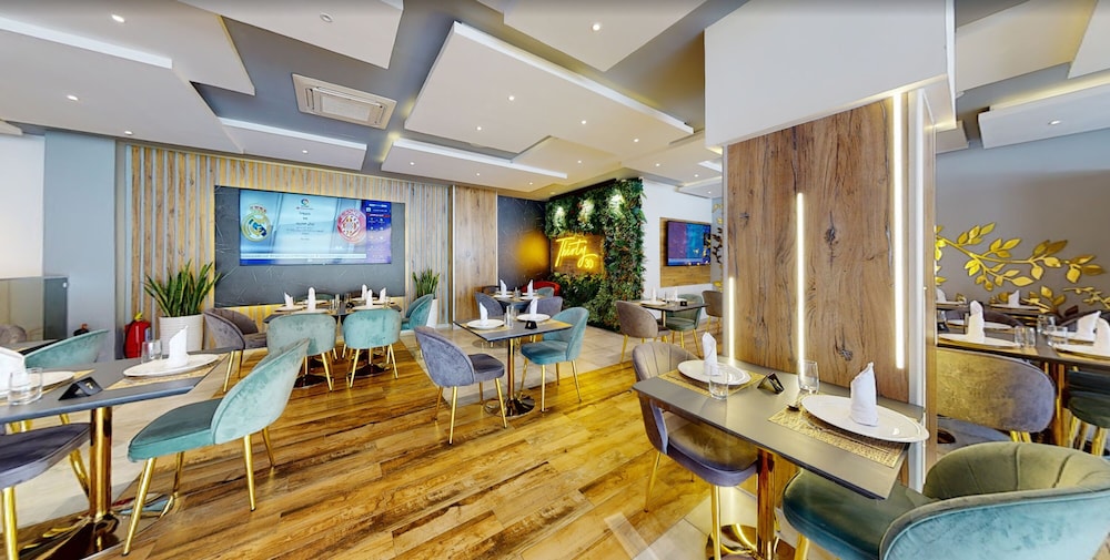kingdom luxury hotel