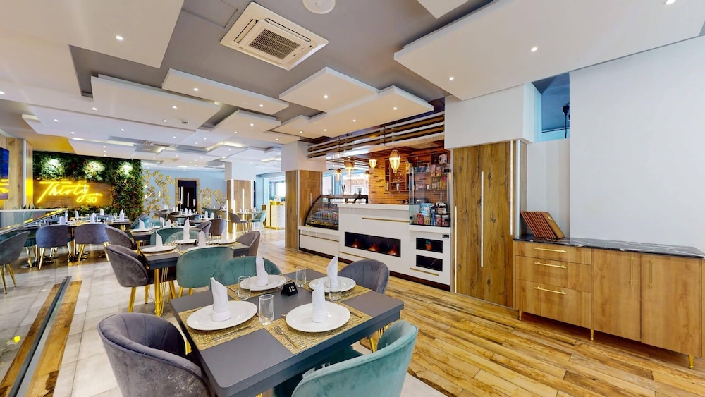 kingdom luxury hotel