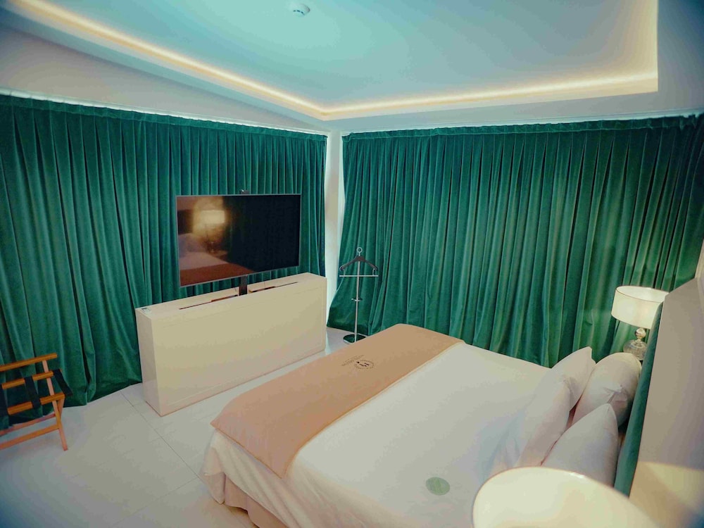 ht hotel deluxe resort and spa