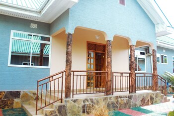 briston hotel serengeti
