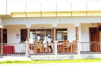 briston hotel serengeti