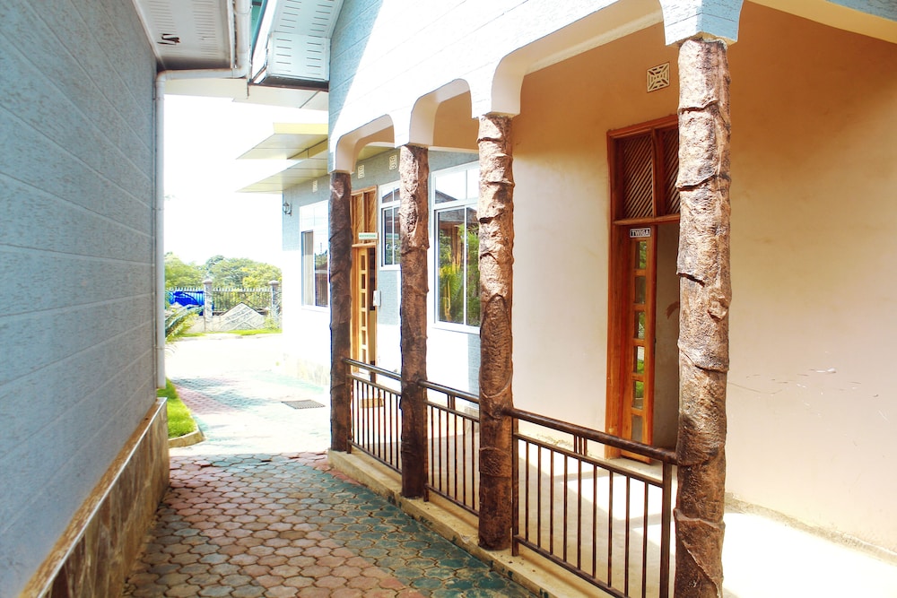 briston hotel serengeti