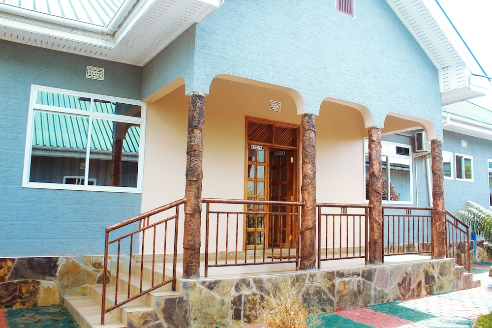 briston hotel serengeti