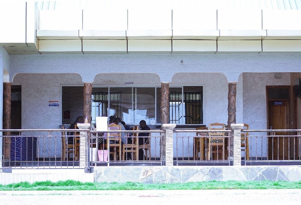 briston hotel serengeti