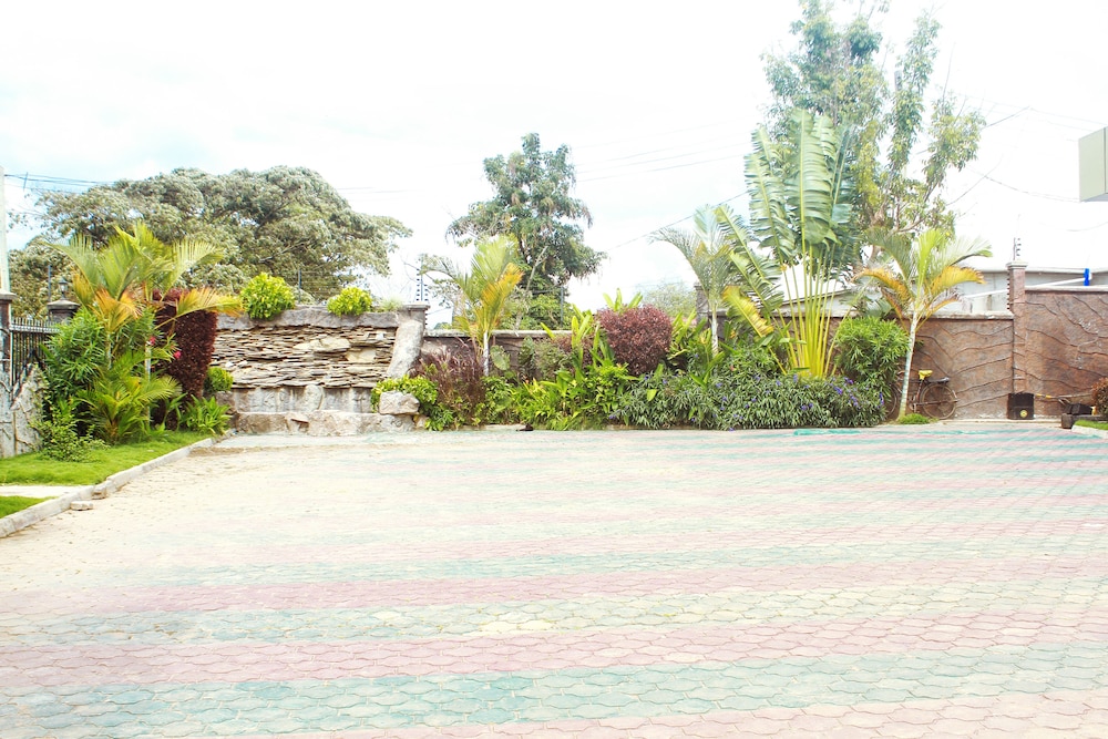 briston hotel serengeti