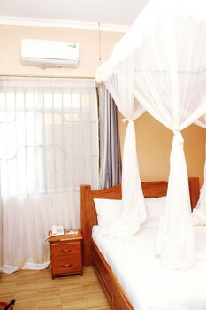 briston hotel serengeti