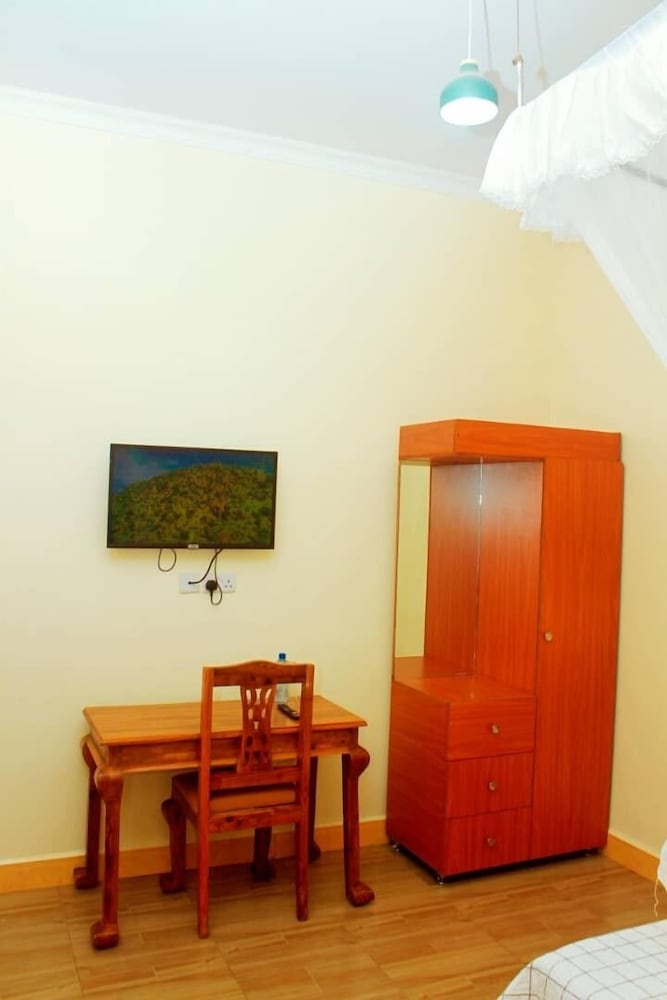briston hotel serengeti