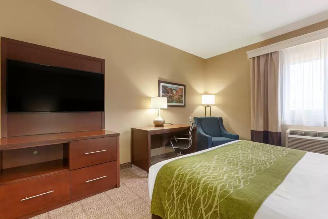 comfort inn and suites page at lake powell