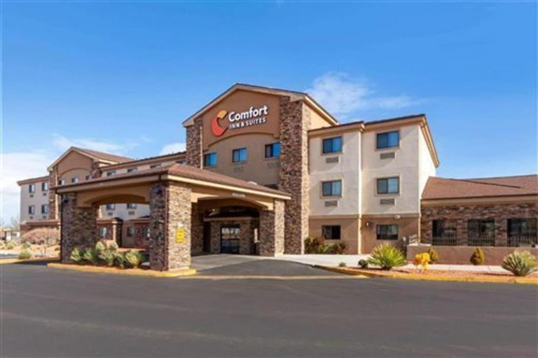 comfort inn and suites page at lake powell