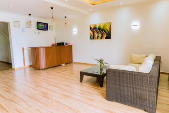 the little hill boutique hotel