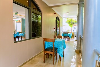 the little hill boutique hotel