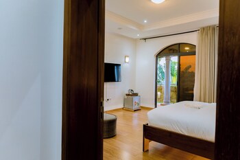 the little hill boutique hotel