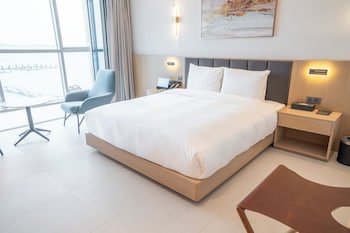 wave m hotel west
