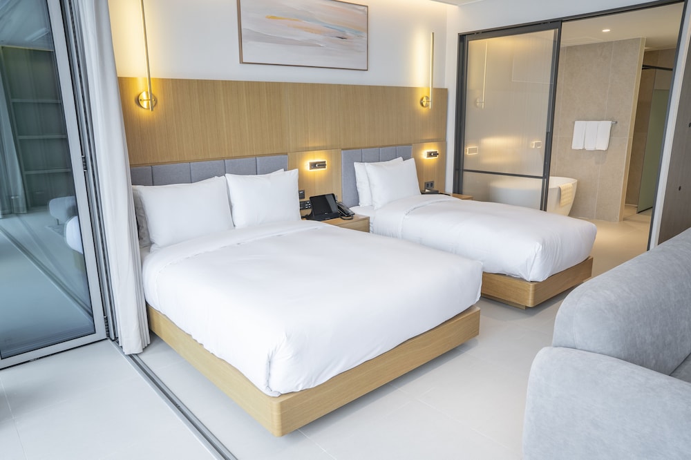 wave m hotel west