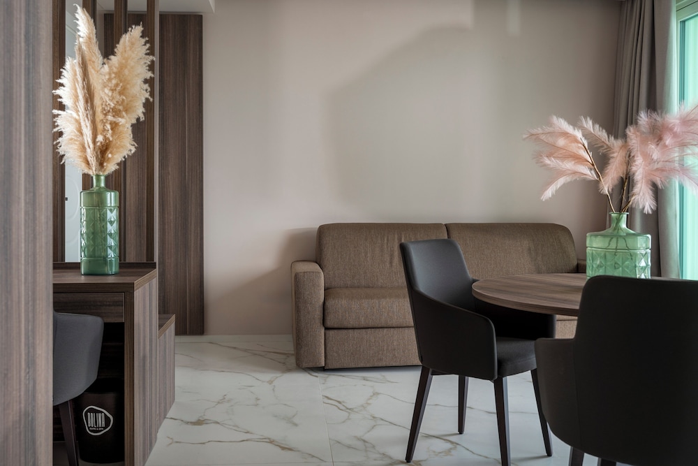 bolina suite hotel