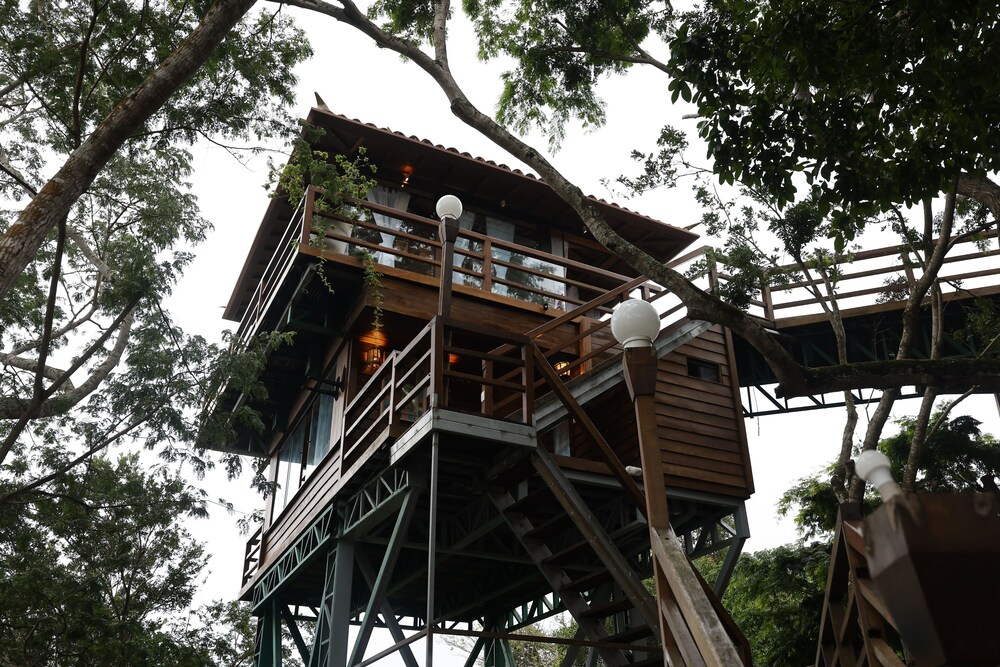 cliffside boutique hotel