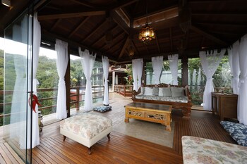 cliffside boutique hotel