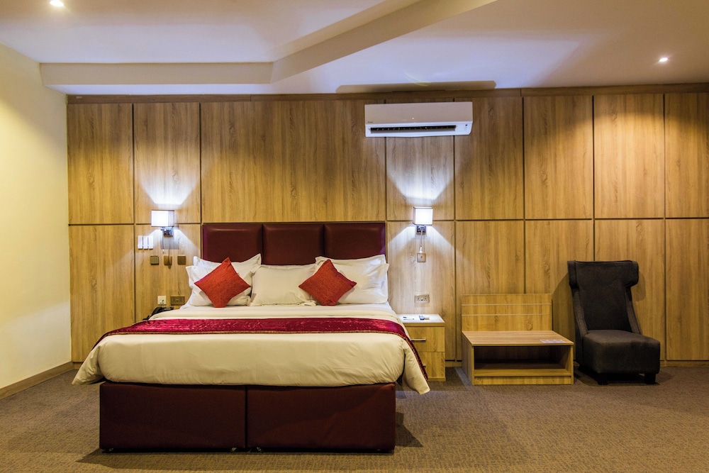 bon hotel octagon