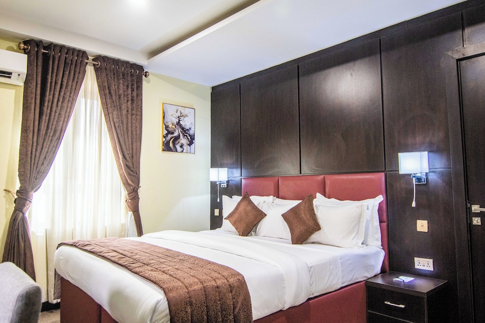 bon hotel octagon
