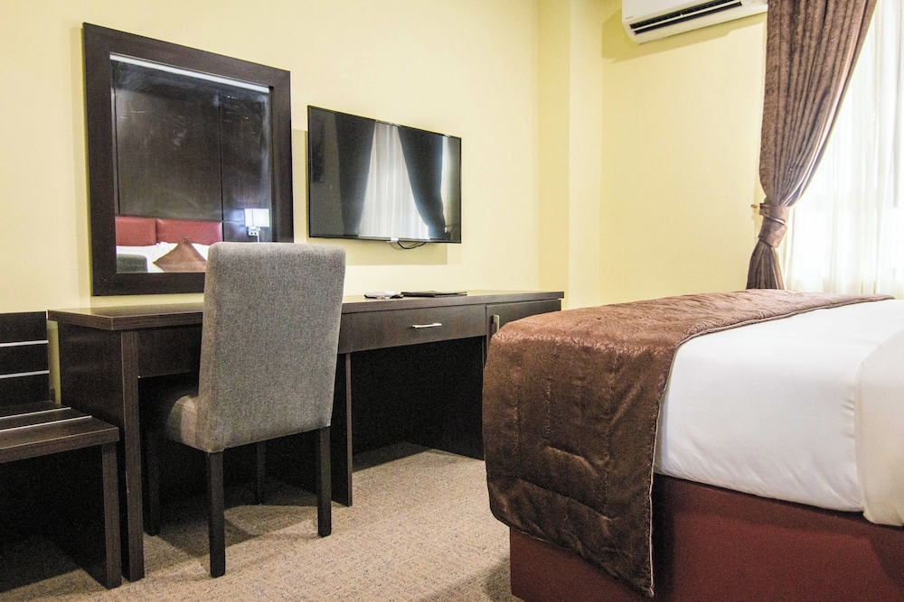 bon hotel octagon