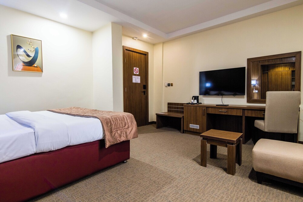bon hotel octagon