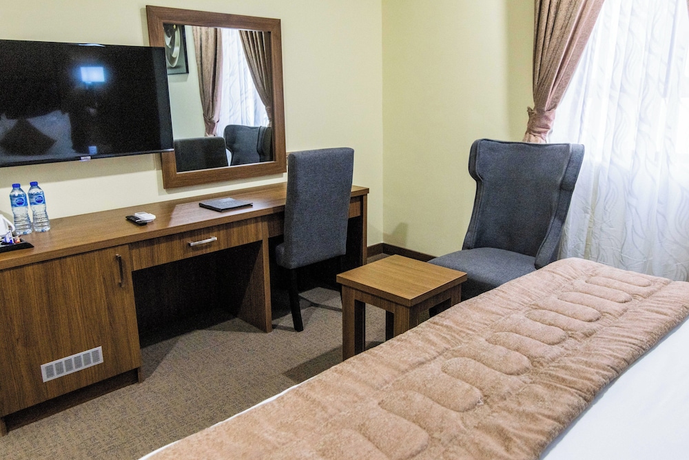 bon hotel octagon