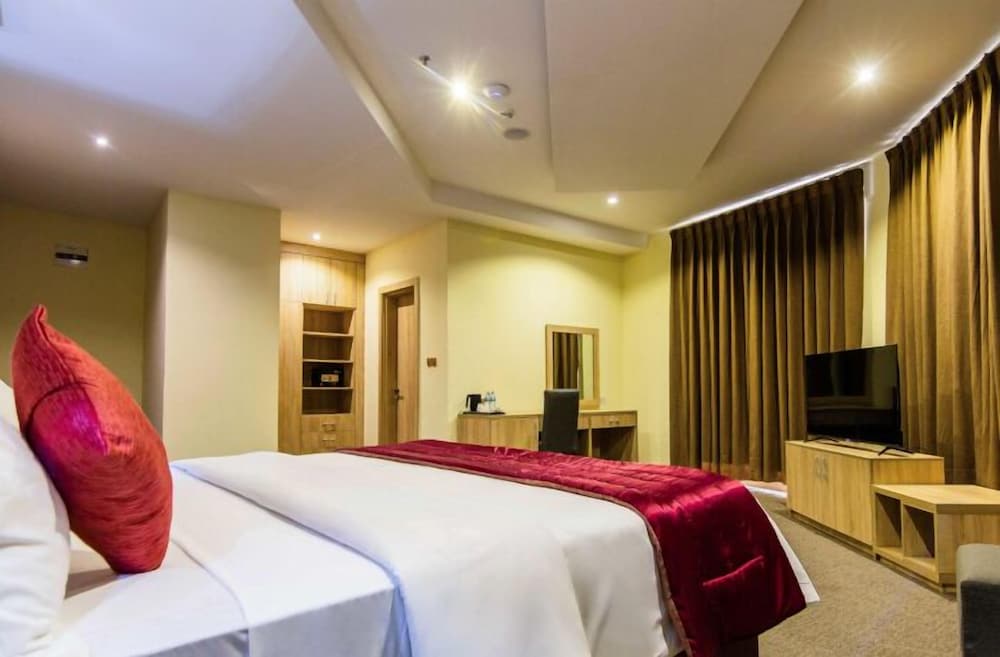 bon hotel octagon