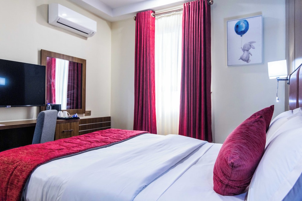 bon hotel octagon