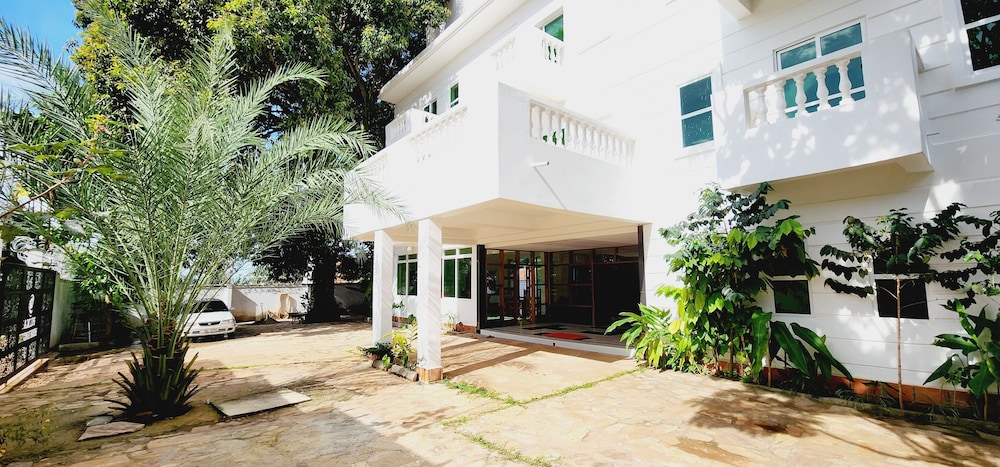pulickal heights hotel