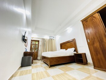 pulickal heights hotel