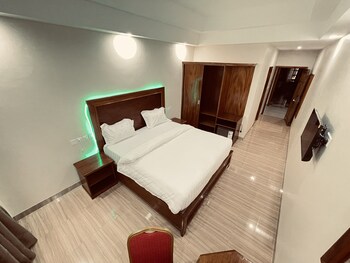 pulickal heights hotel