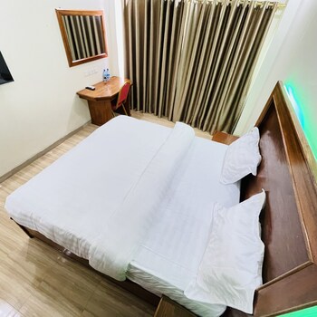 pulickal heights hotel