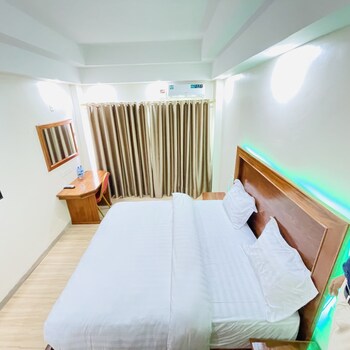 pulickal heights hotel