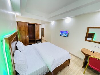 pulickal heights hotel