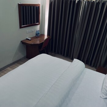 pulickal heights hotel