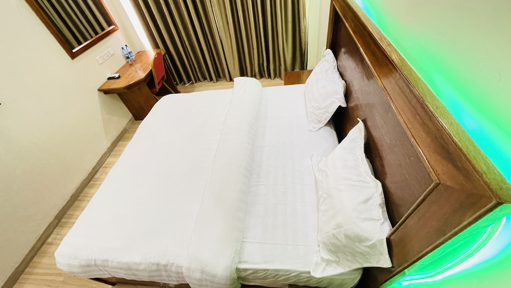 pulickal heights hotel