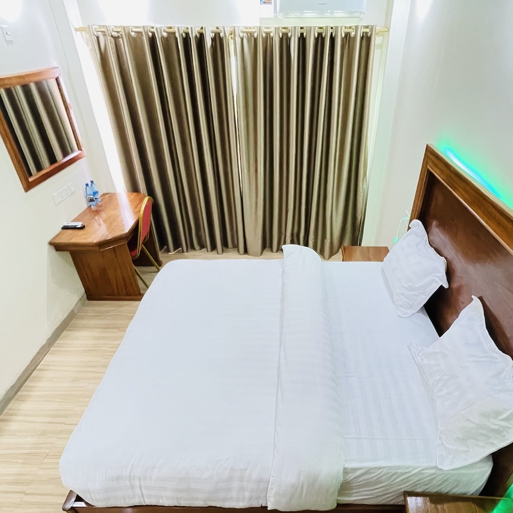 pulickal heights hotel