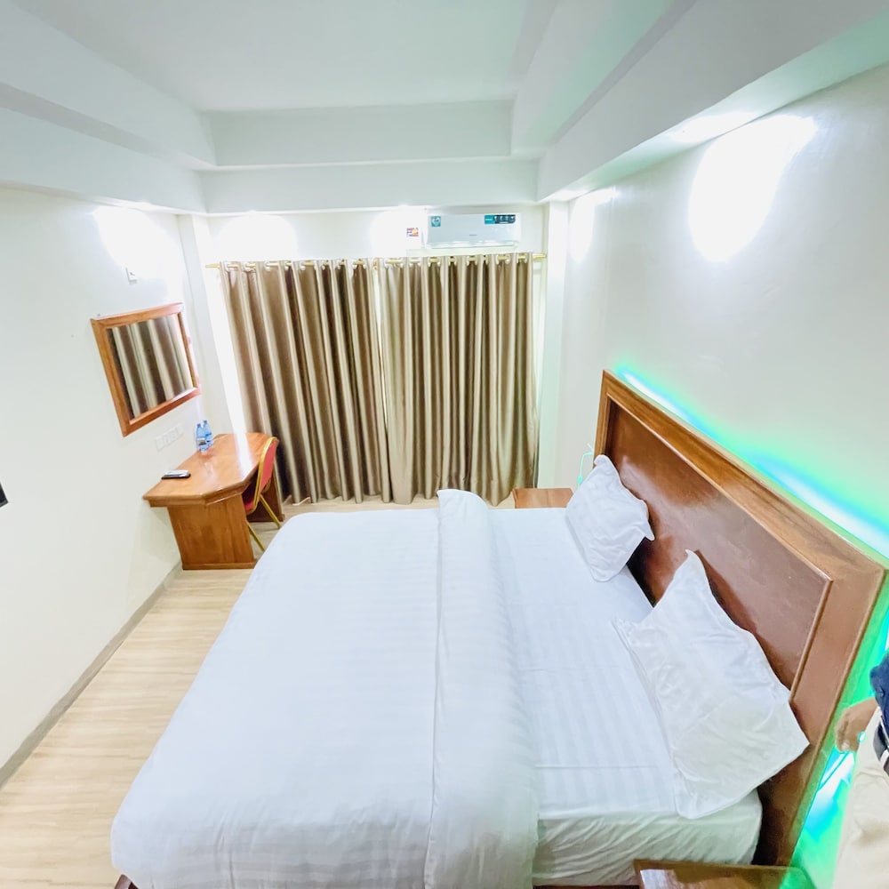 pulickal heights hotel