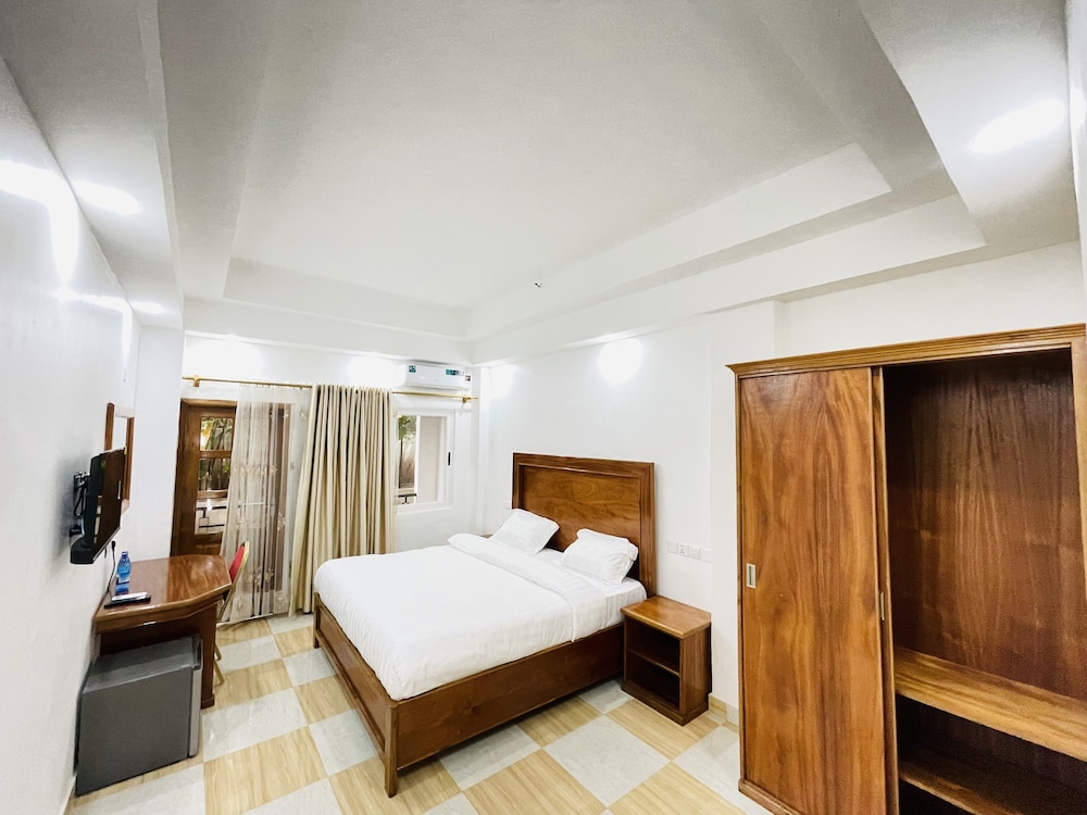 pulickal heights hotel