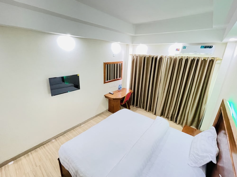 pulickal heights hotel