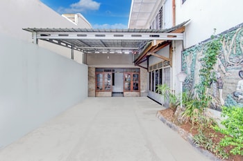 spot on 94085 hotel agung