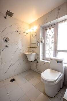 hotel harmony and little bites bistro