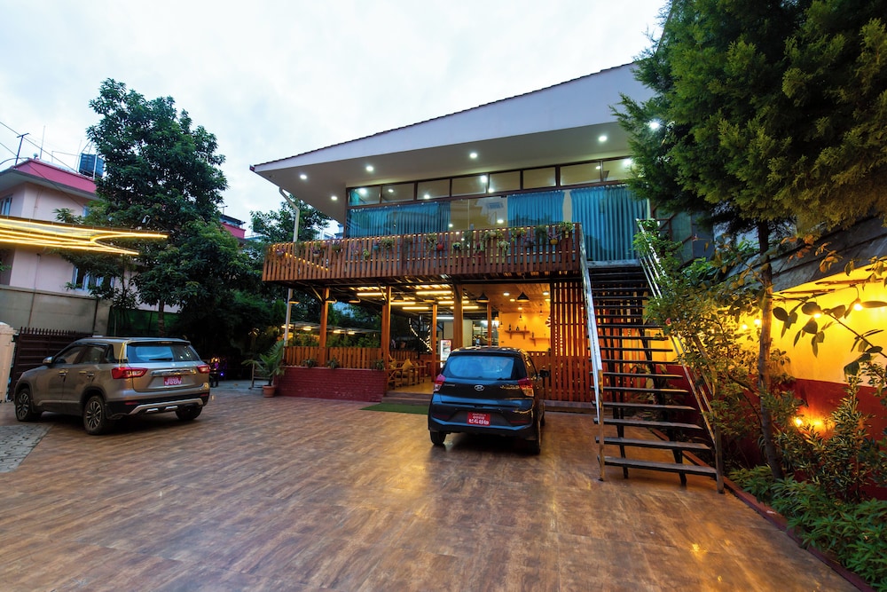 hotel harmony and little bites bistro