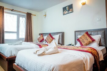 hotel harmony and little bites bistro