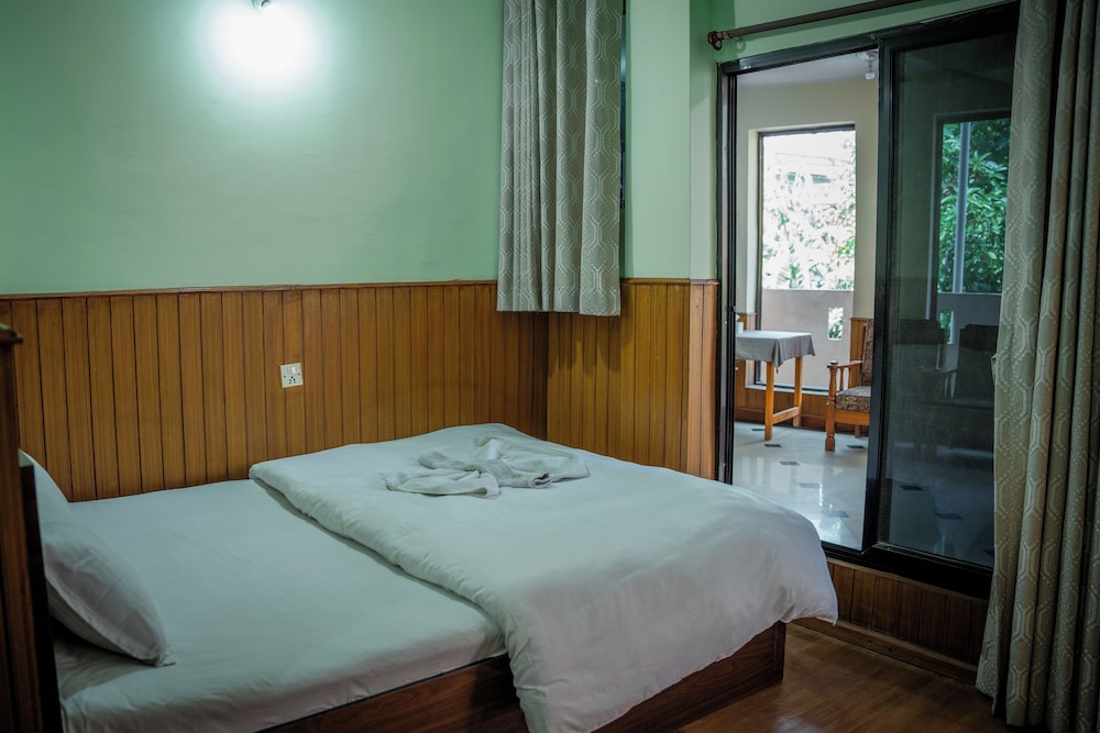 hotel harmony and little bites bistro